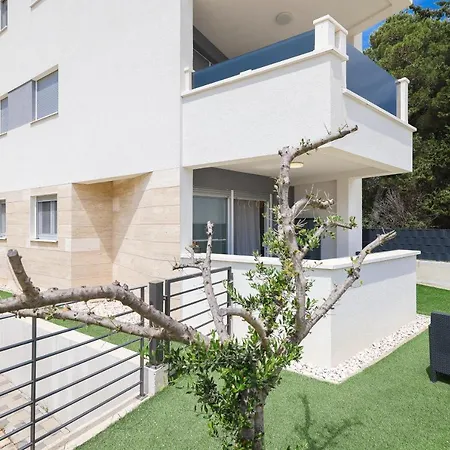 Apartment The Mak Boutique With Garden, Free Parking Zadar